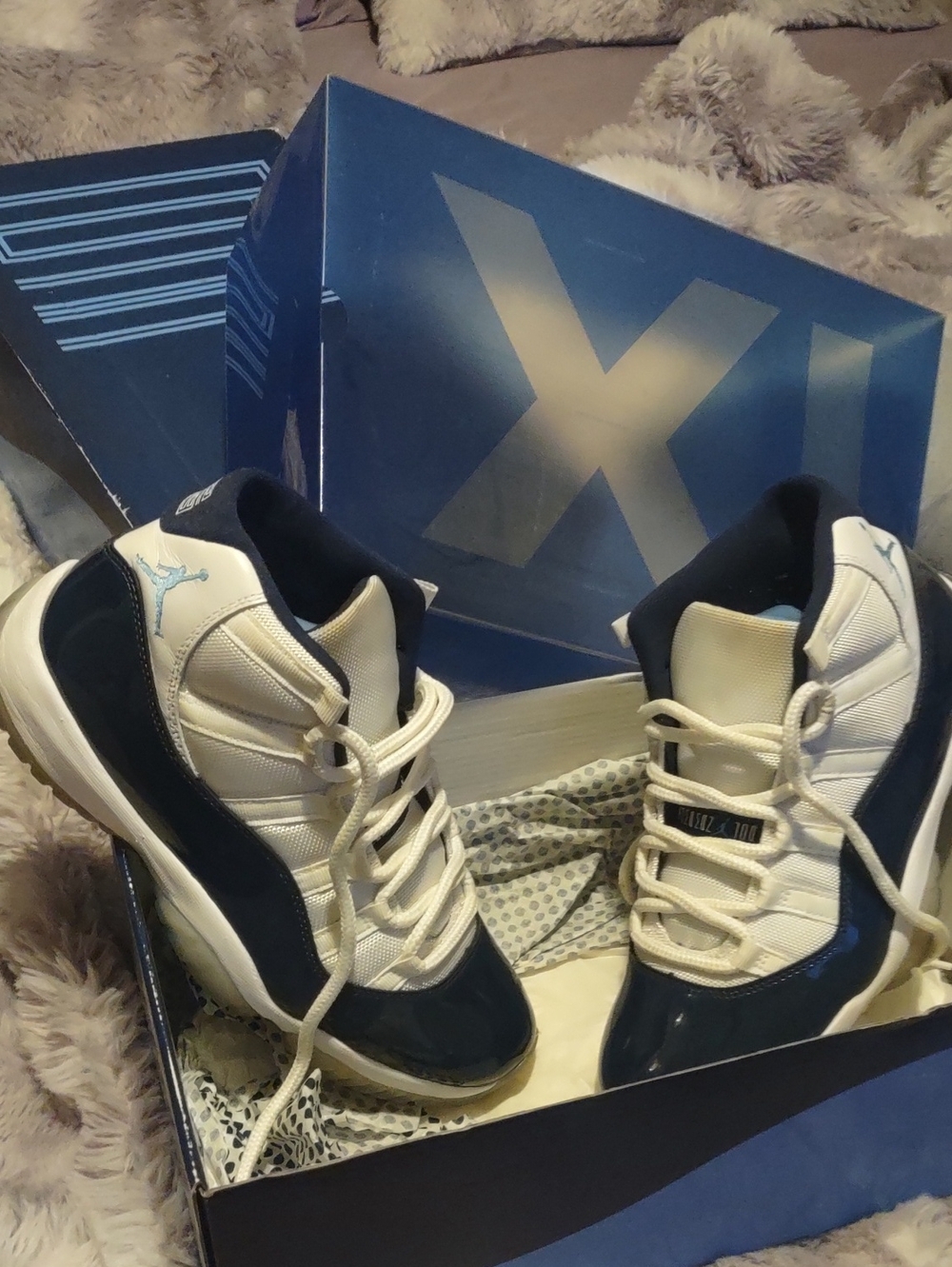 Jordan Men's Sneakers in White and Navy Air Jordan 11 Retro